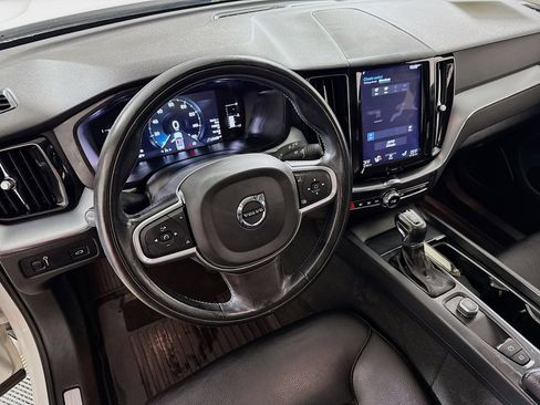 Used 2018 Volvo XC60 T5 Momentum w/ Vision Package image 23