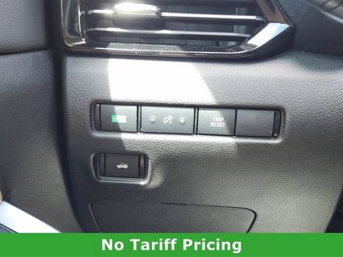 Used 2020 Nissan Sentra SV w/ SV Premium Package FWD image 22