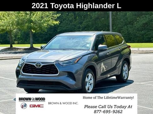 Used 2021 Toyota Highlander L FWD image 1