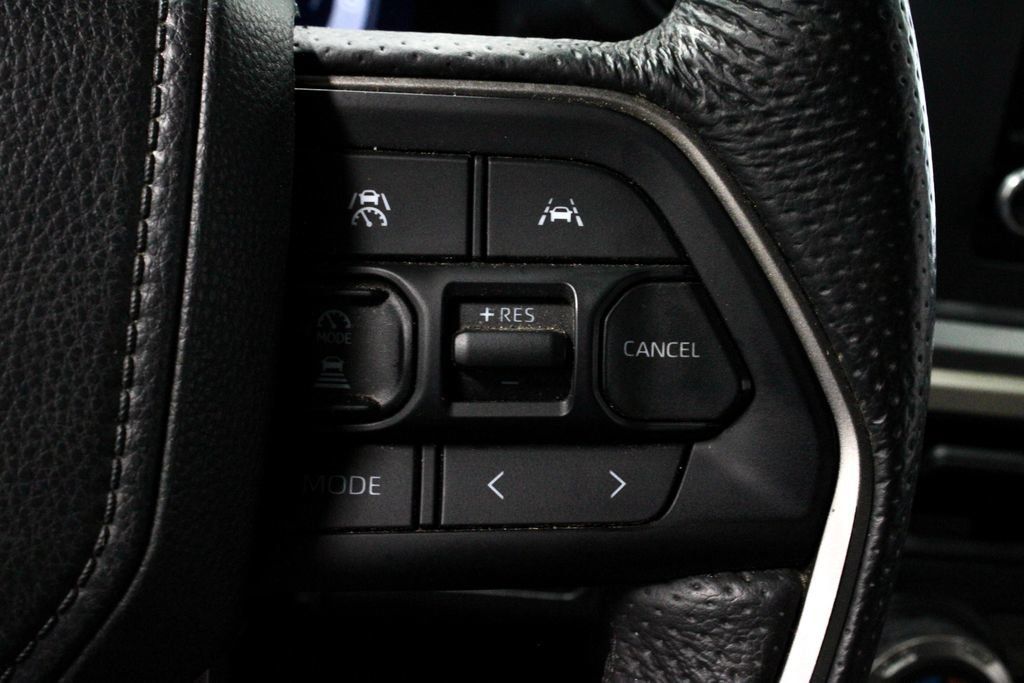 Used 2025 Toyota Tacoma TRD Sport AWD/4WD image 28