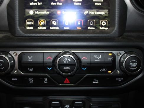 Used 2023 Jeep Gladiator Sport AWD/4WD image 29