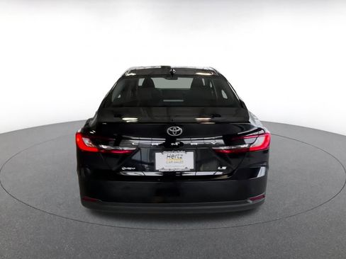 Used 2025 Toyota Camry LE image 11