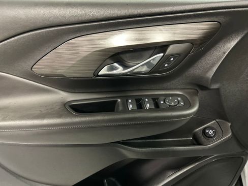 Used 2023 GMC Terrain SLE w/ Driver Convenience Package image 14