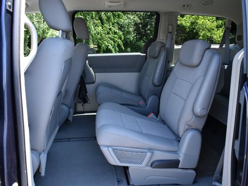 Used 2008 Chrysler Town & Country Touring FWD image 22