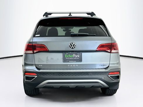 Used 2023 Volkswagen Taos SE w/ Panoramic Sunroof Package AWD/4WD image 7