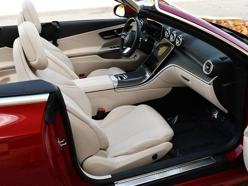 Used 2024 Mercedes-Benz CLE 300 4MATIC Cabriolet image 19