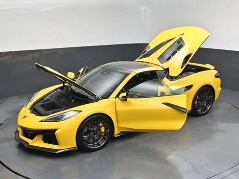 Used 2025 Chevrolet Corvette ZR1 w/ Stealth Interior Trim Package RWD image 20