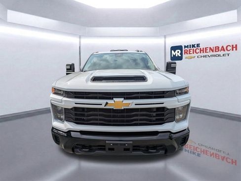 Used 2024 Chevrolet Silverado 2500 Custom w/ Custom Value Package AWD/4WD image 9