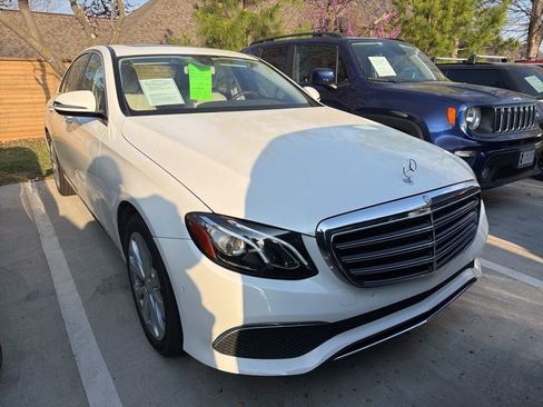 Used 2017 Mercedes-Benz E 300 4MATIC image 2