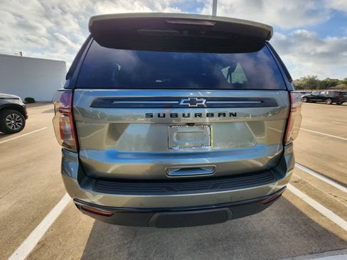 Used 2023 Chevrolet Suburban Z71 w/ Luxury Package AWD/4WD image 5