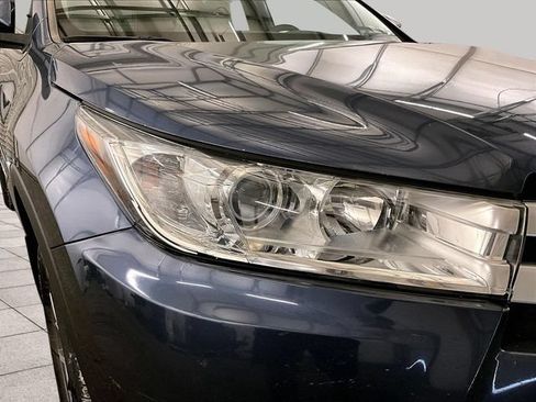 Used 2018 Toyota Highlander XLE AWD/4WD image 29