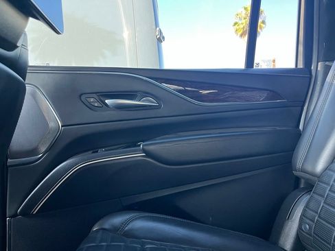 Used 2021 Cadillac Escalade ESV Sport Platinum AWD/4WD image 17