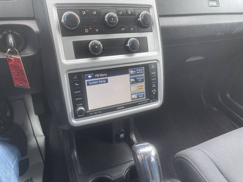 Used 2010 Dodge Journey SXT w/ Flexible Seating Group FWD image 18