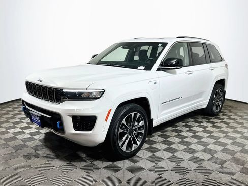 Used 2022 Jeep Grand Cherokee Overland w/ Advanced Protech Group III AWD/4WD image 3