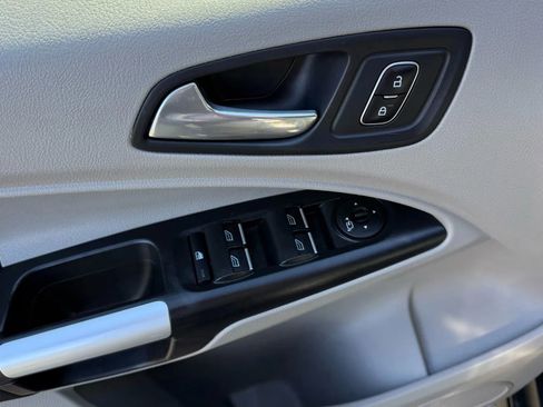 Used 2020 Ford Transit Connect XLT image 16