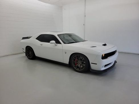 Used 2017 Dodge Challenger SRT Hellcat RWD image 4