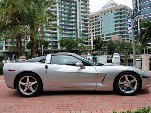 Used 2005 Chevrolet Corvette Coupe w/ Preferred Equipment Group RWD image 15
