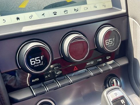 Used 2019 Jaguar F-TYPE R image 23