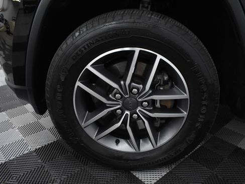 Used 2022 Jeep Grand Cherokee Limited image 37