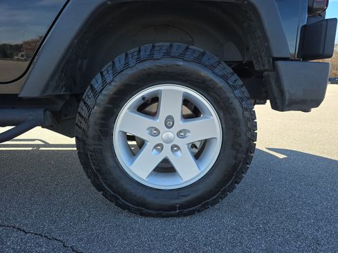 Used 2018 Jeep Wrangler Unlimited Sport S image 31