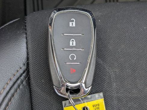 Used 2020 Chevrolet Trax LT w/ LT Convenience Package FWD image 28