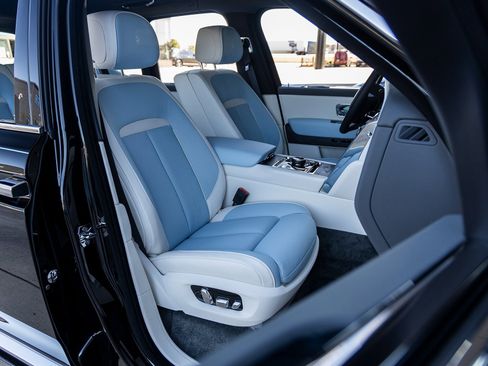 Used 2025 Rolls-Royce Cullinan image 58