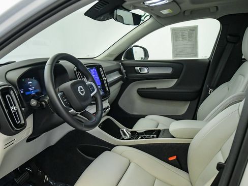 Certified 2026 Volvo XC40 B5 Plus w/ Protection Package Premier AWD/4WD image 17