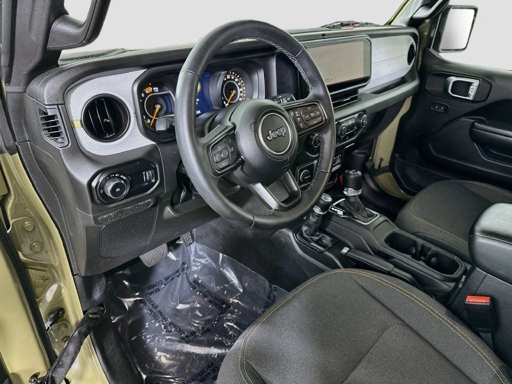 Used 2025 Jeep Wrangler Sport AWD/4WD image 17