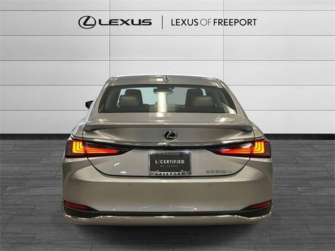 Used 2025 Lexus ES 300h w/ Premium Package image 4