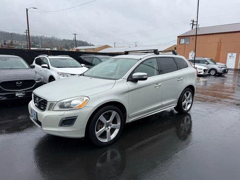Used 2011 Volvo XC60 T6 R-Design w/ Convenience Pkg image 3