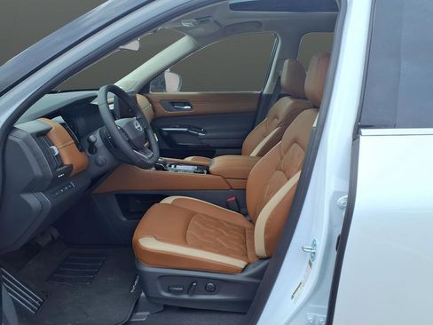 New 2026 Nissan Pathfinder Platinum image 11