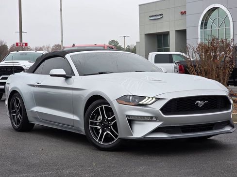 Used 2019 Ford Mustang Premium image 4