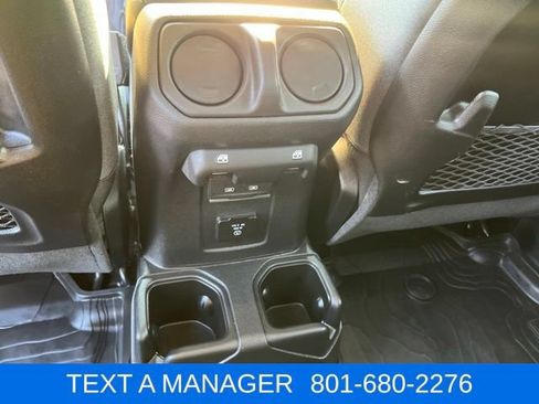 Used 2025 Jeep Wrangler Unlimited Rubicon w/ Convenience Group AWD/4WD image 32