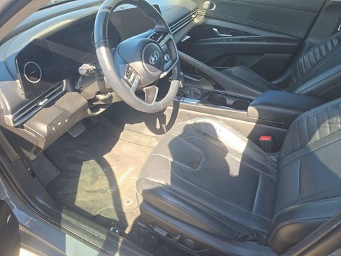Used 2022 Hyundai Elantra Limited FWD image 3