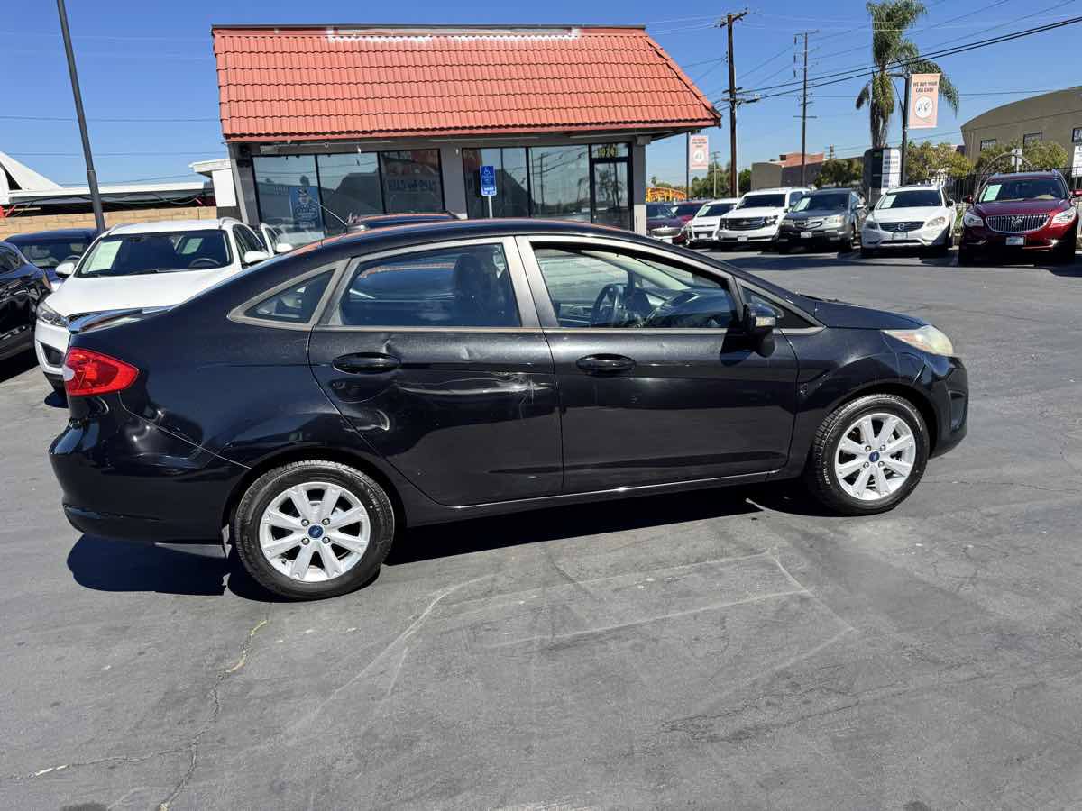 Used 2013 Ford Fiesta SE FWD image 7