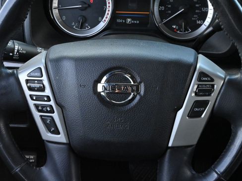 Used 2019 Nissan Titan SV w/ SV Convenience Package RWD image 25