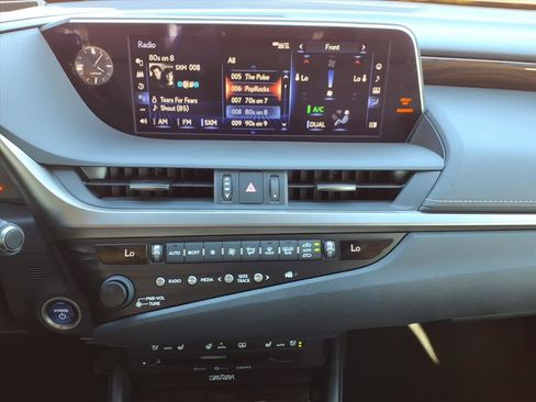 Used 2019 Lexus ES 300h w/ Luxury Package image 22