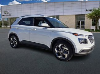 Used 2025 Hyundai Venue SEL video 2