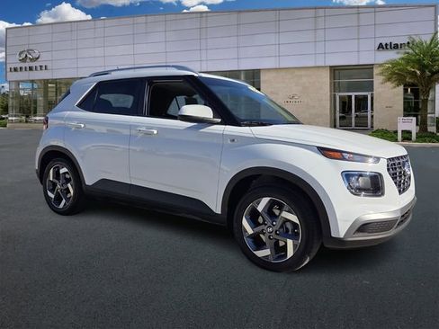 Used 2025 Hyundai Venue SEL image 2