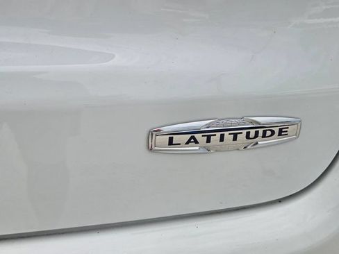 Certified 2025 Jeep Compass Latitude AWD/4WD image 11