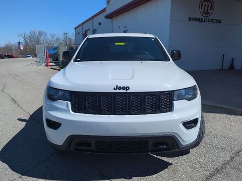 Used 2019 Jeep Grand Cherokee Laredo image 3