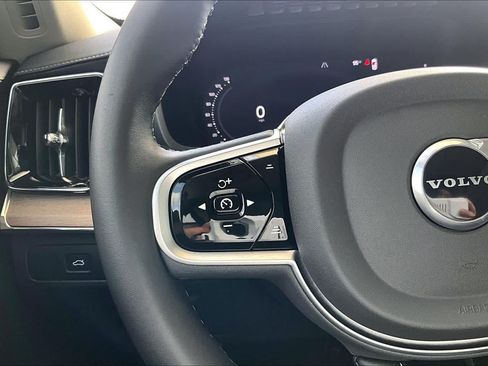 Used 2025 Volvo XC90 B5 Plus AWD/4WD image 21