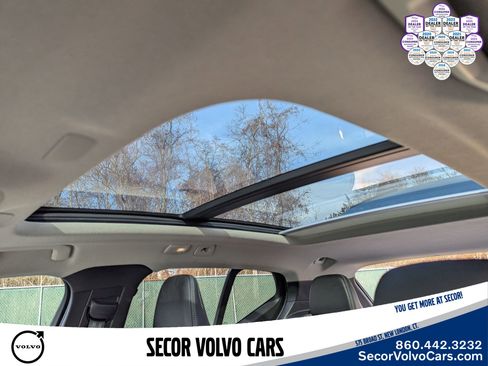 Certified 2023 Volvo XC40 B5 Ultimate w/ Protection Package Premier image 21