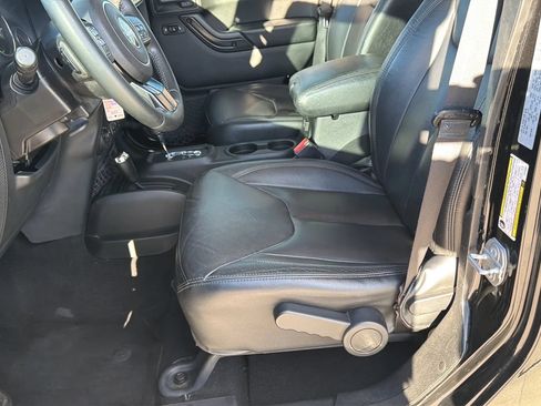 Used 2017 Jeep Wrangler Unlimited Sahara AWD/4WD image 39