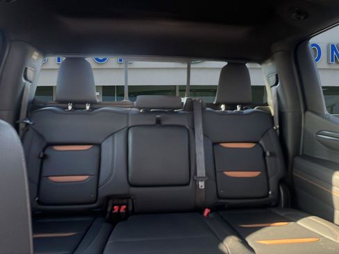 Used 2022 GMC Sierra 1500 AT4 w/ Technology Package image 12
