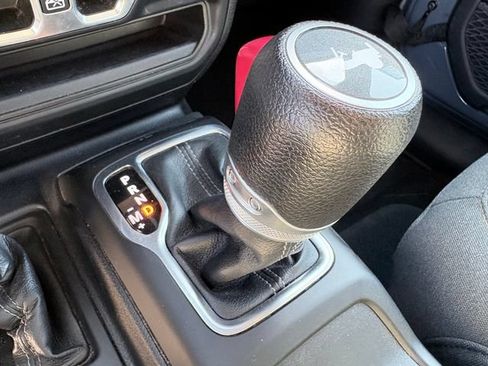 Used 2024 Jeep Wrangler Unlimited AWD/4WD image 22