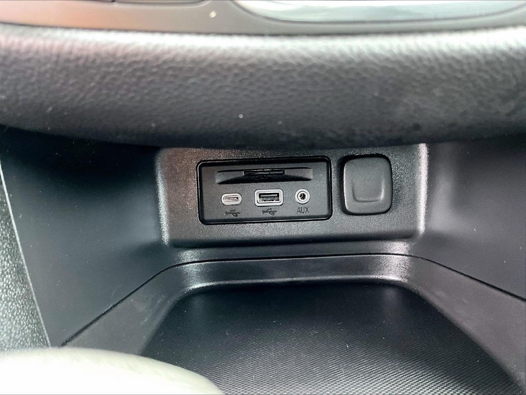 Used 2022 Chevrolet Equinox RS w/ Infotainment Package AWD/4WD image 28
