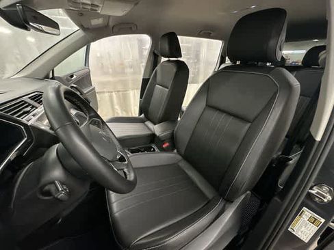 Used 2023 Volkswagen Tiguan SE image 17