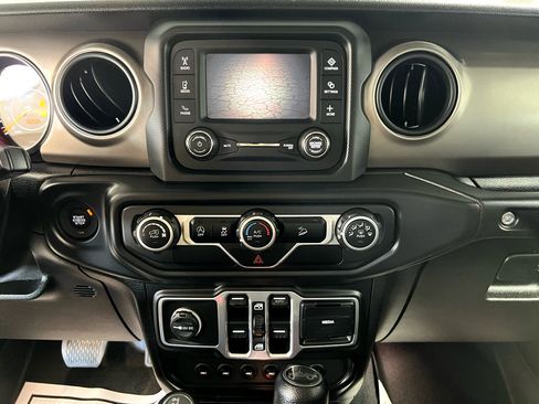 Used 2018 Jeep Wrangler Unlimited Sport S image 32