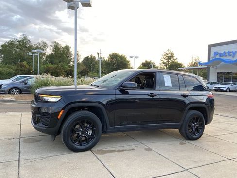 Used 2024 Jeep Grand Cherokee Altitude RWD image 6